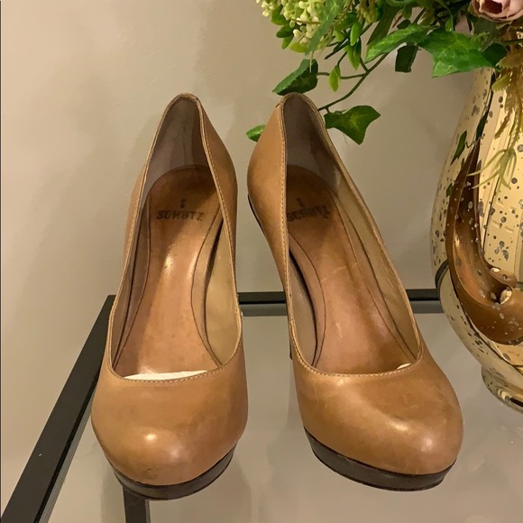 Tan pumps - Picture 4 of 4